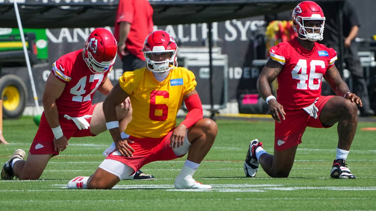 Justin Fields' Brutal Training Camp Pick Sparks Panic Among Chiefs Fans