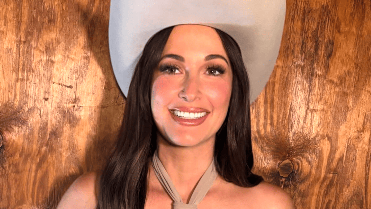 Kacey Musgraves' Cowgirl Photo Racks Up 121K Likes in Viral Blitz