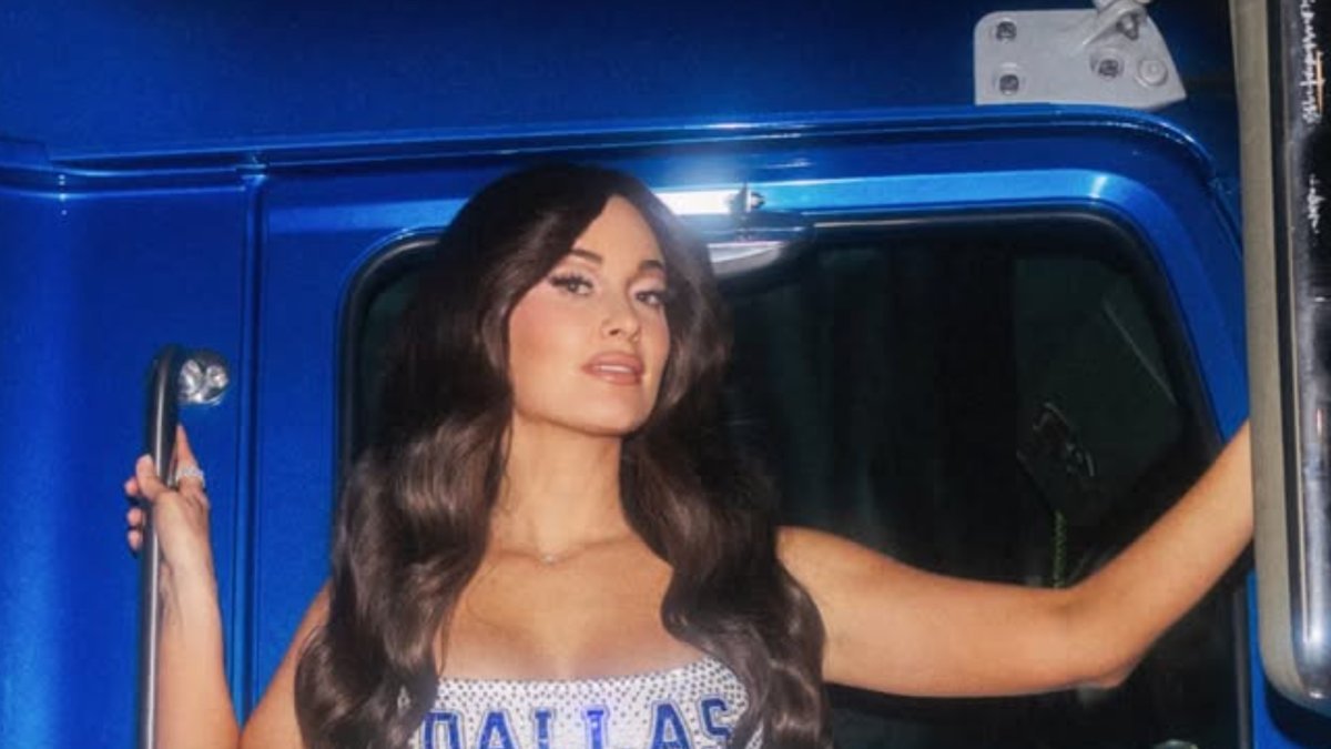 Kacey Musgraves Stuns Cowboys Fans with Sparkling 'Dallas' Top