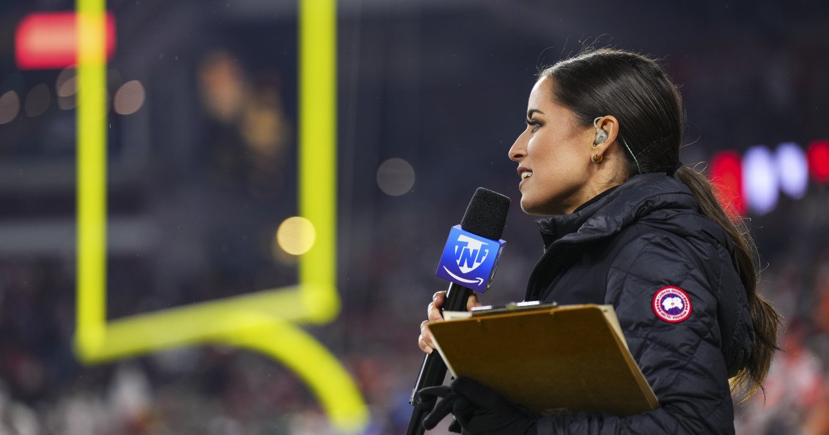 Kaylee Hartung's Beachside Brilliance Steals Spotlight from NFL Sideline