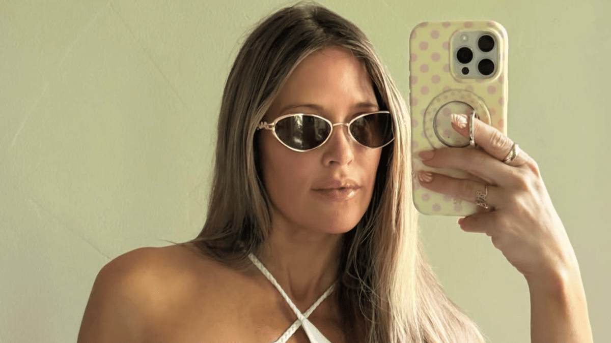 Kelly Kelly, 39, Turns Up the Heat in White Swimsuit: Fans Go Wild