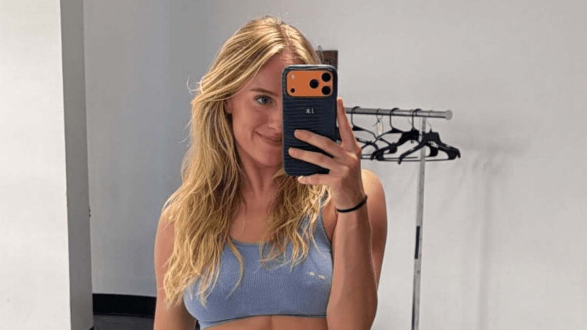 Knicks City Dancer Julia Race Steals the Show in Game 4 Rout of Sixers