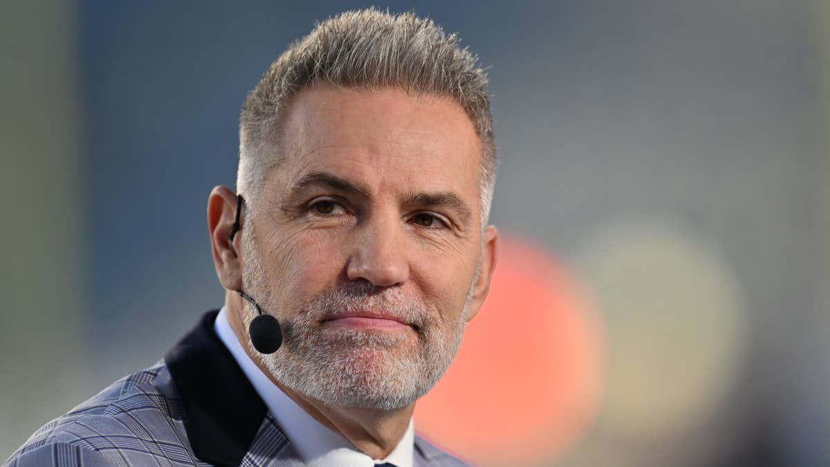 Kurt Warner's Awkward Mix-Up Prompts Apology After Paris Game
