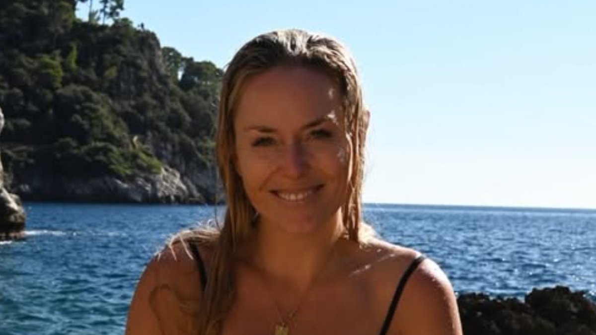 Lindsey Vonn's Tiny Birthday Swimsuit Photo Has Fans Freaking Out