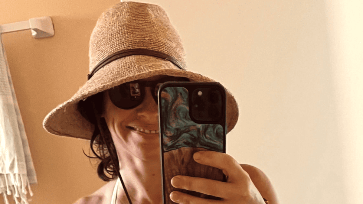 Lost Star Evangeline Lilly, 47, Stuns Fans with Bold Swimsuit Snap
