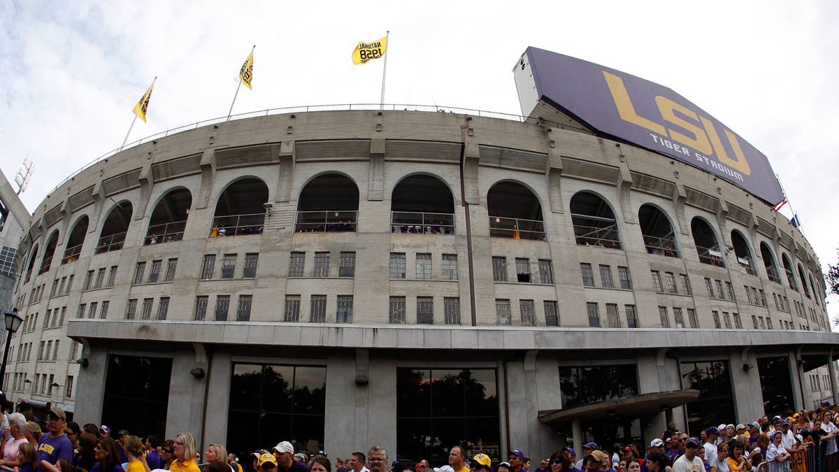 LSU-Clemson Kickoff Pushed to 8:40 PM CT as Storm Delays Season Opener