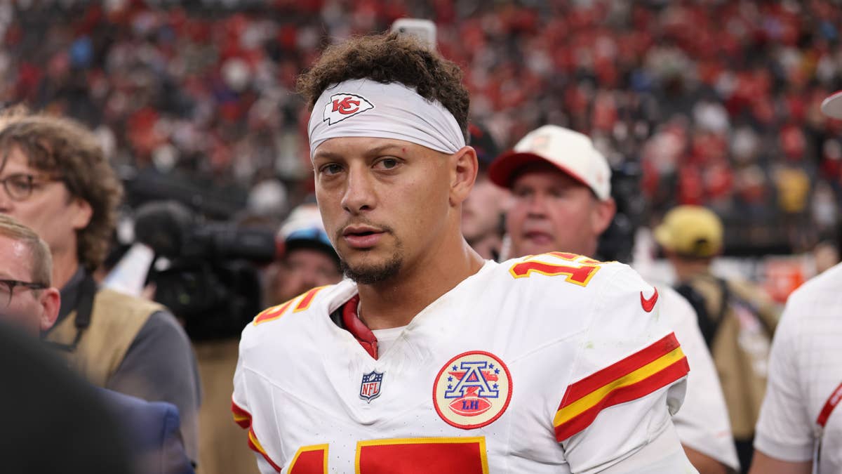 Mahomes Ejects Injured Teammate from Chiefs Meeting