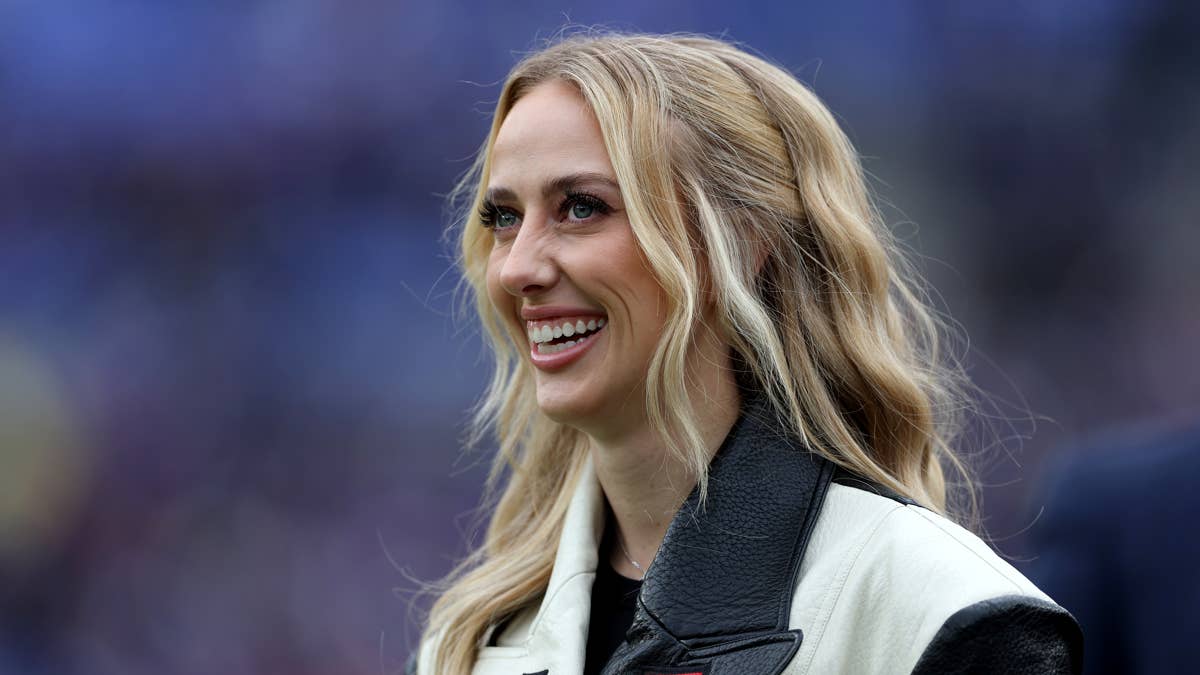 Mahomes' Heart Eyes for Wife's Raiders Taunt