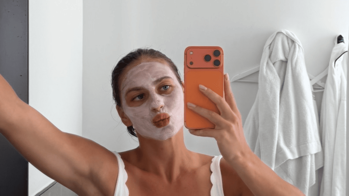 Marta Kostyuk's Bathroom Selfie Sends Fans Into a Frenzy