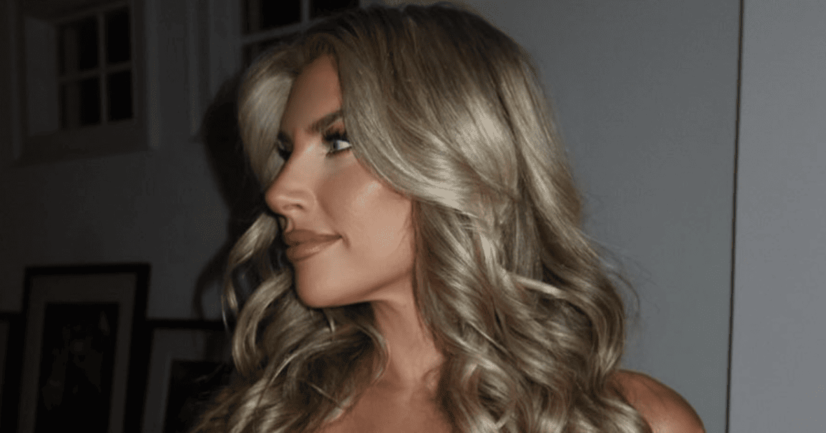 Melanie Collins' Birthday Photo Ignites NFL Fan Frenzy Over 'Perfect' Sideline Star