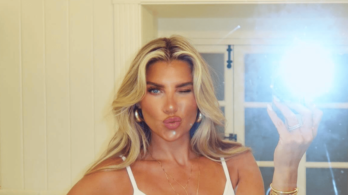 Melanie Collins' Stunning Swimsuit Photo Sends NFL Fans Into Frenzy