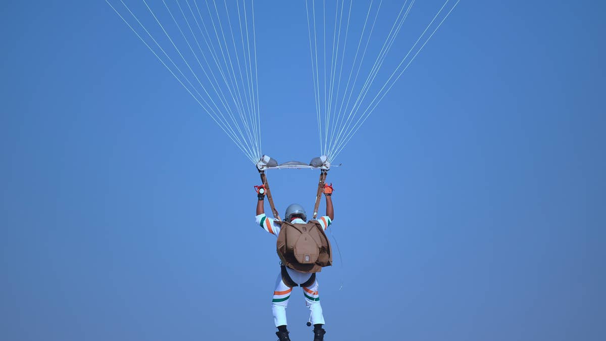 Mid-Air Collision Claims One Skydiver, Injures Another in Washington