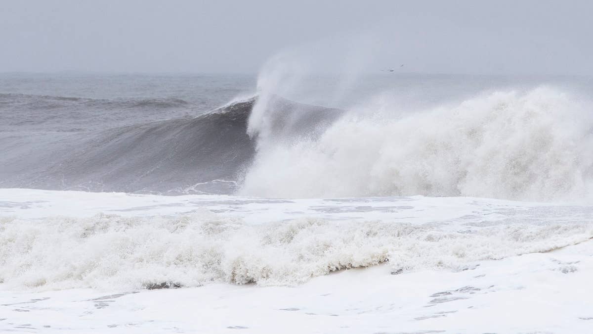 Monster Waves Threaten Texas, Alaska Coasts, Prompting Urgent Safety Warnings