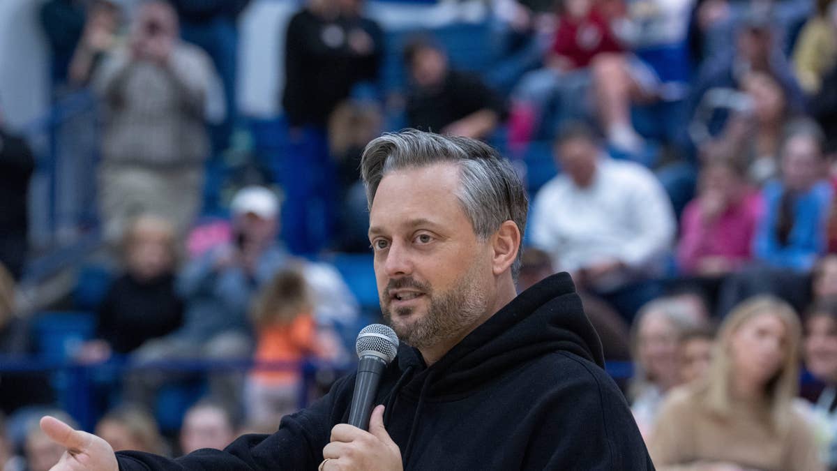 Nate Bargatze Hilariously Roasts Soccer's Offside Rule During World Cup