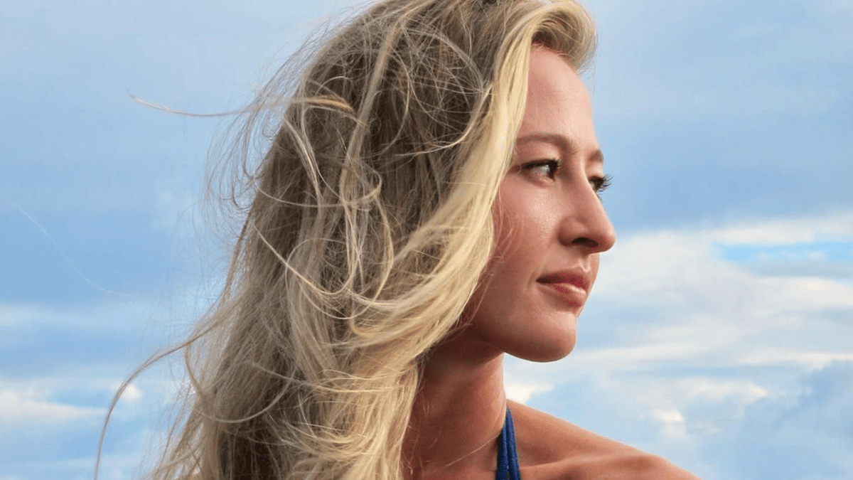 Nelly Korda’s Tropical Victory: Golf Star Sparks Buzz with Yellow Swimsuit Snap