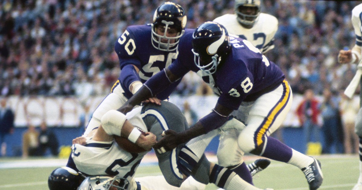 NFL Community Mourns Loss of Two Former Stars in Somber Weekend