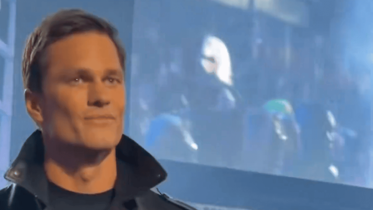 NFL Fans Freak Out Over Tom Brady's Glam Runway Debut: 'He Looks Like a Weirdo'