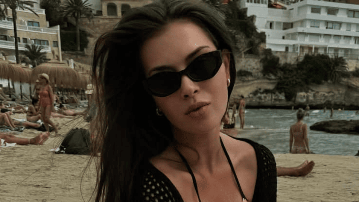 NFL Sideline Reporter Sparks Frenzy with Daring Black Swimsuit Snap