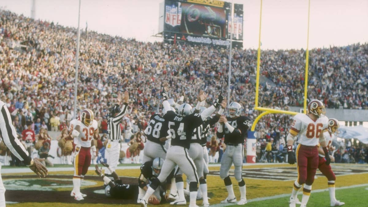 NFL World in Mourning After Death of Raiders Legend Pete Banaszak
