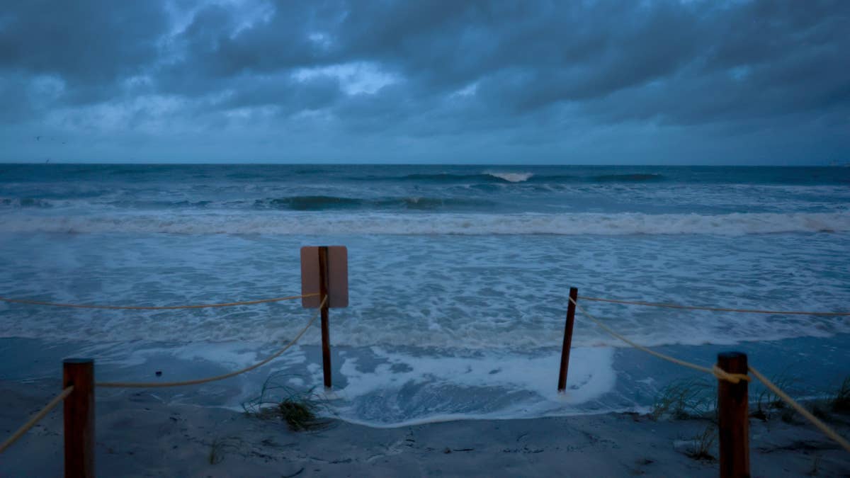 Pacific Danger: U.S. Warns Hawaii as Hurricane Fausto Brings Killer Surf