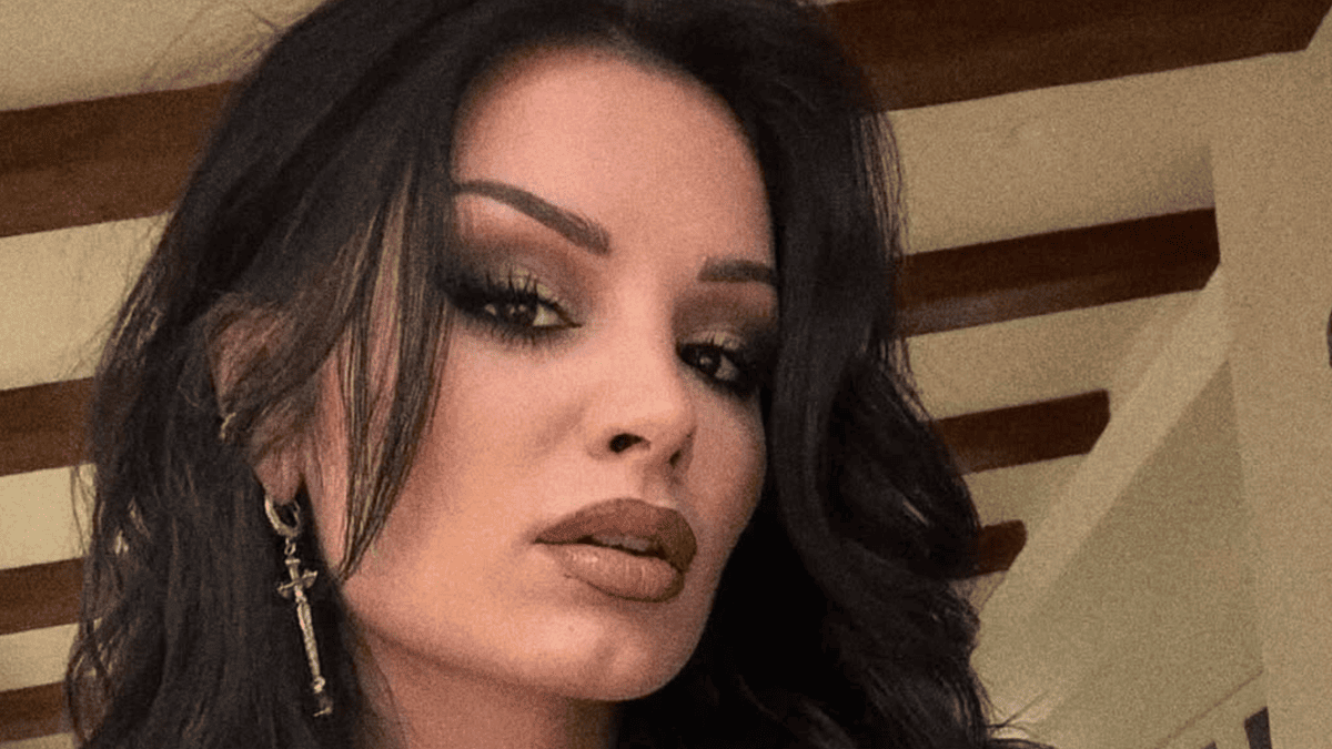 Paige's Sizzling Swimsuit Snap Sparks WrestleMania Return Buzz