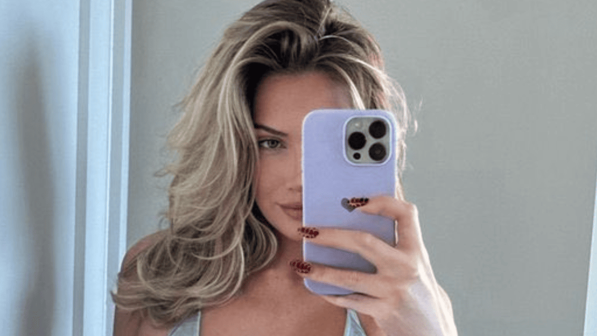 Paige Spiranac's Morning Selfie Has Fans Melting