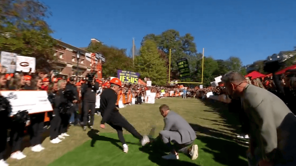 Pat McAfee's Field Goal Challenge Returns to College GameDay