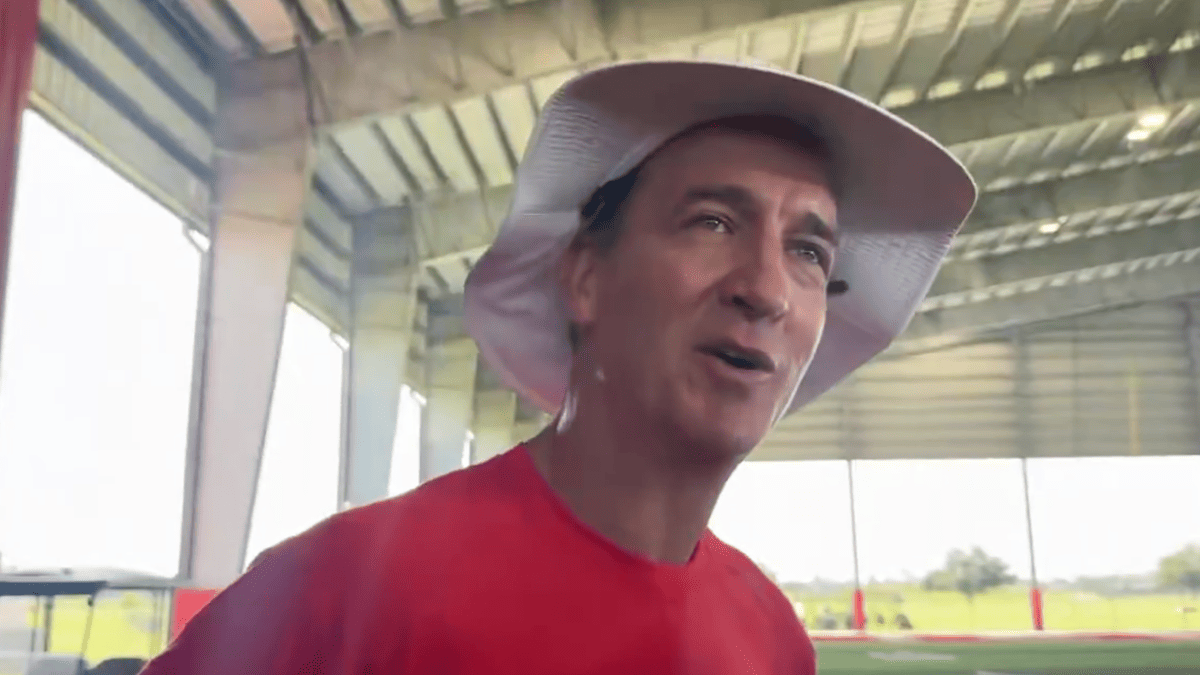 Peyton Manning Picks Family Over Alma Mater in Tennessee-Texas Showdown