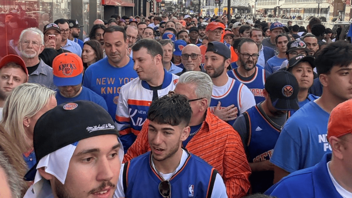 Photos Show 'Chaos' Outside MSG as Fans Face Confusing Security Maze for Game 3