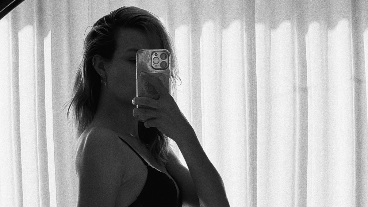 Raiders Superfan's Bedroom Photo Has NFL Fans Saying She's 'Perfect'