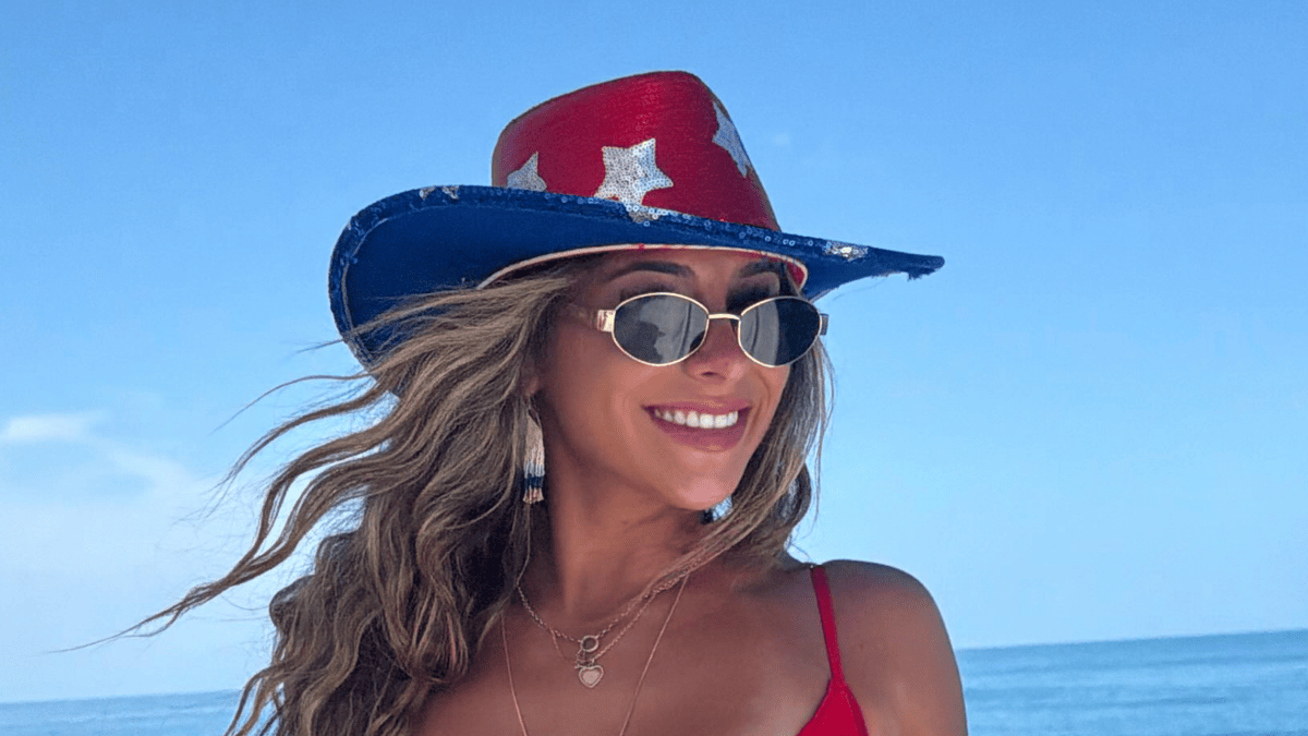 Red Sox Prospect's Sister Lia Anthony Stuns Fans with Sizzling Swimsuit Snap