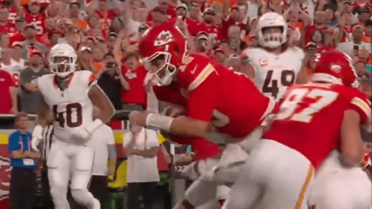 Refs Under Fire for Overlooking Kelce's Hold on Broncos Defender