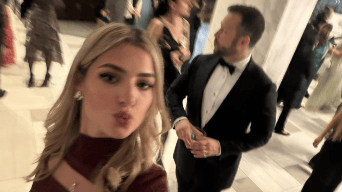 Reporter Debra Lea Under Fire for Duck-Face Selfie After WHCD Shooting