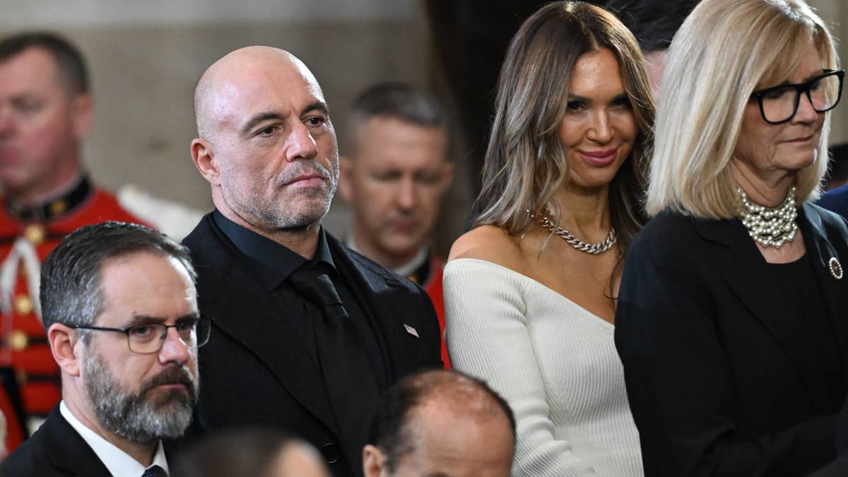 Rogan's White House Style Sparks Outrage: Suit or No Suit?