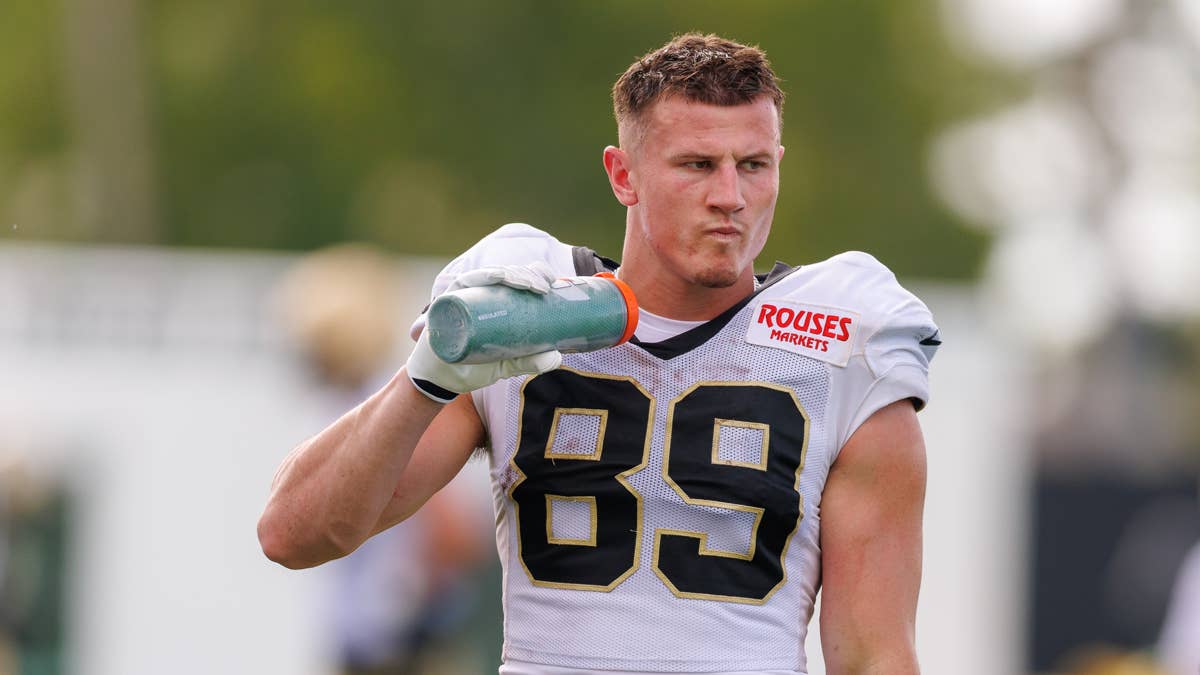 Saints' Brock Rechsteiner Hits German Suplex on Cowboys' Jalen Thompson