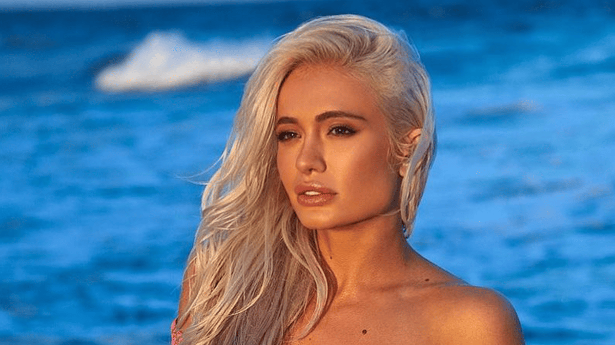 Scarlett Bordeaux Ignites Debate with Risqué Swimsuit Snap