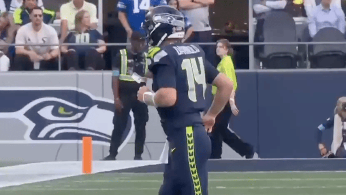 Seahawks' Sam Darnold Leaves Game with Gruesome Leg Injury