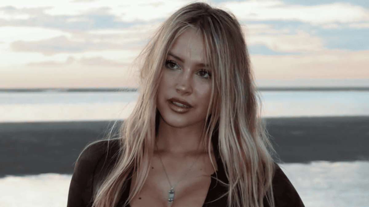 Skateboarder Sterre Meijer Sets the Internet Ablaze with Sizzling Beach Photoshoot