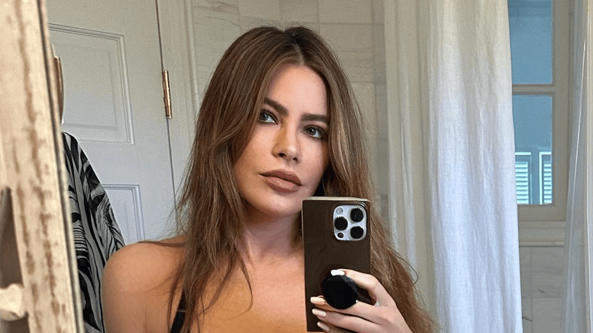 Sofia Vergara's Throwback Swimsuit Photo Has Fans Doing a Double Take