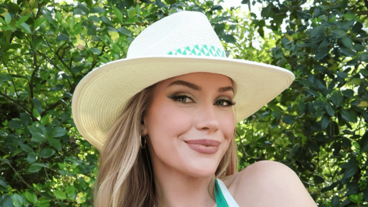 Spiranac's Masters Style Steals the Show as Fans Go Wild Over Outfit