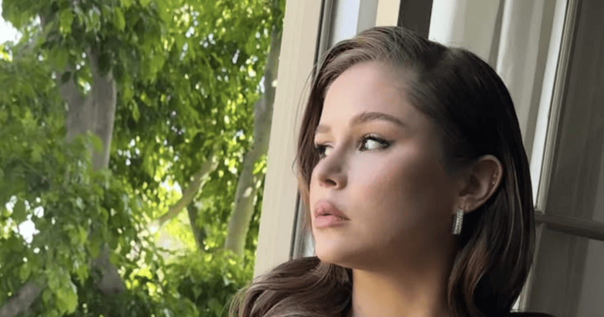 Starlight Shines: Erin Moriarty's Golden Gown Ignites 'The Boys' Final Season Frenzy