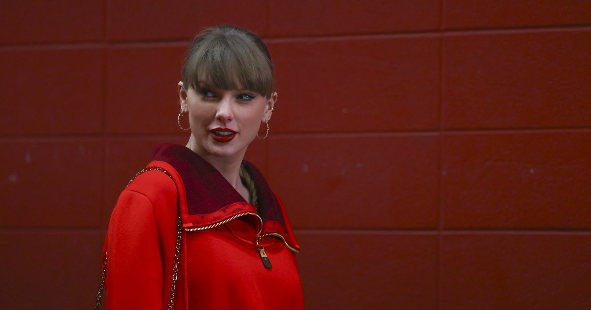 Swift's Bare-Faced Selfie Smashes 4.3M Likes, Sparks Beauty Debate