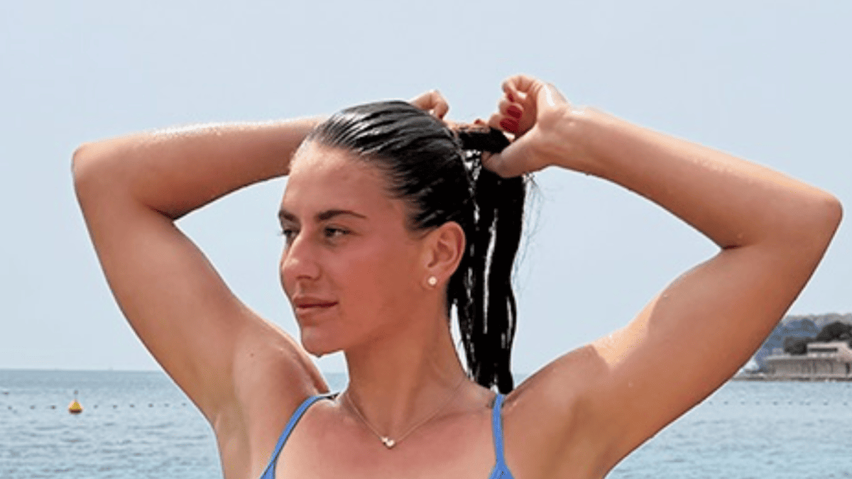 Tennis Star Marta Kostyuk Drives Fans Wild with Sizzling Swimsuit Snap