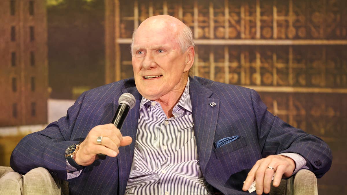 Tony Romo Poised to Take Over for Terry Bradshaw at FOX?