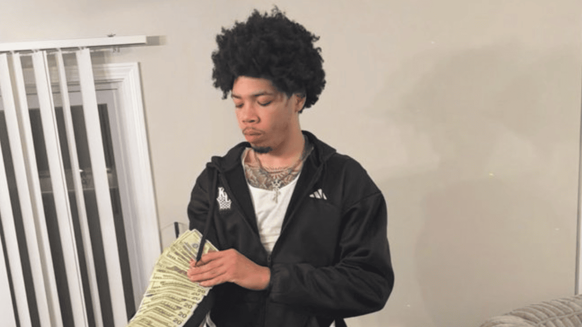 Top Recruit Tyran Stokes Under Fire for Flaunting Cash in Social Media Post