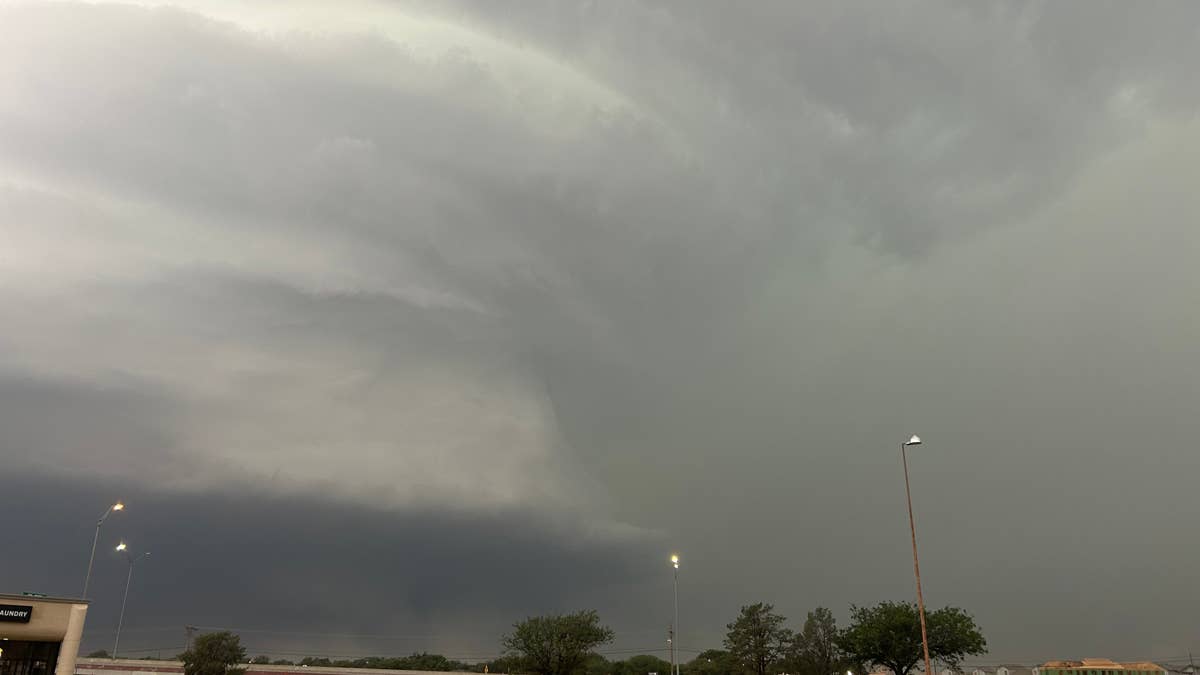 Tornado Warning: 4+ US States Brace for 75 MPH Winds Tonight