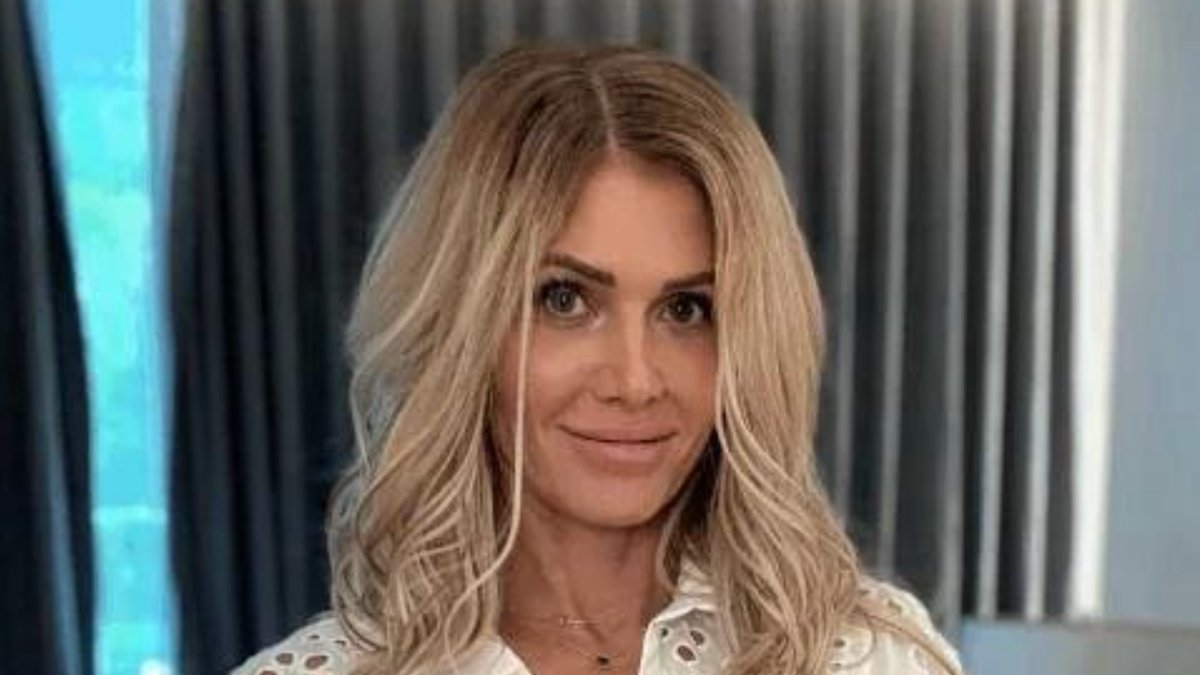 Torrie Wilson's Bedroom Selfie at 51 Sparks Wild Fan Reactions