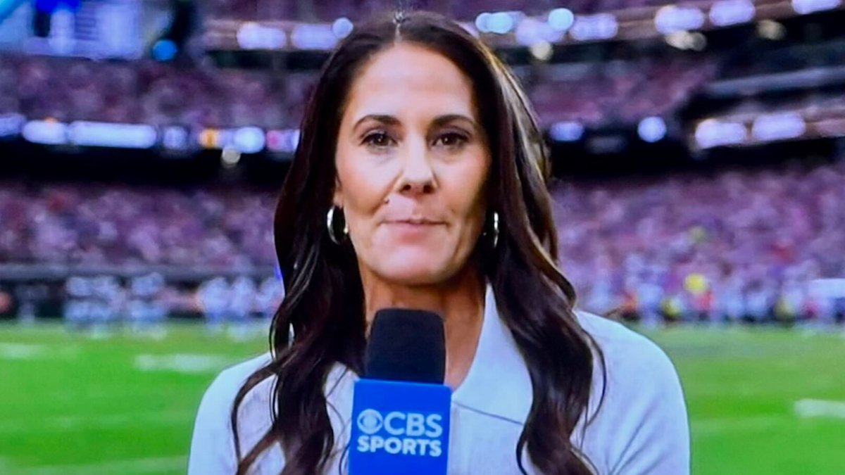 Tracy Wolfson's Bold Sideline Look Sparks Fan Frenzy at 51