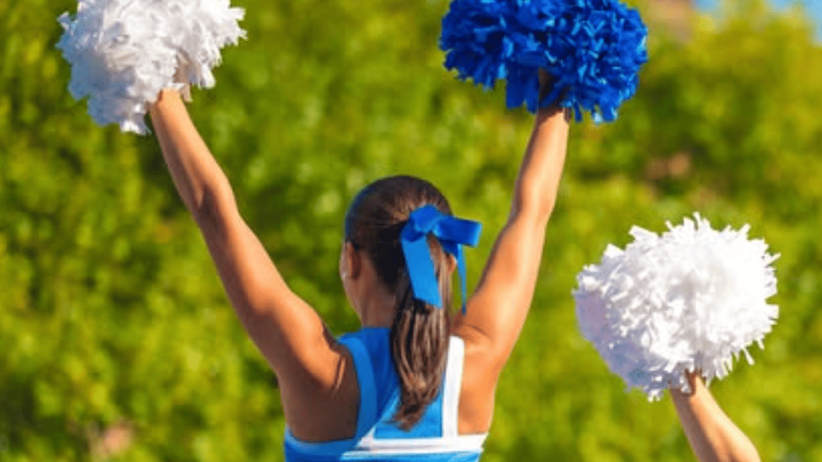 UNC Cheerleader's Sideline Moment Steals Week 0 Spotlight