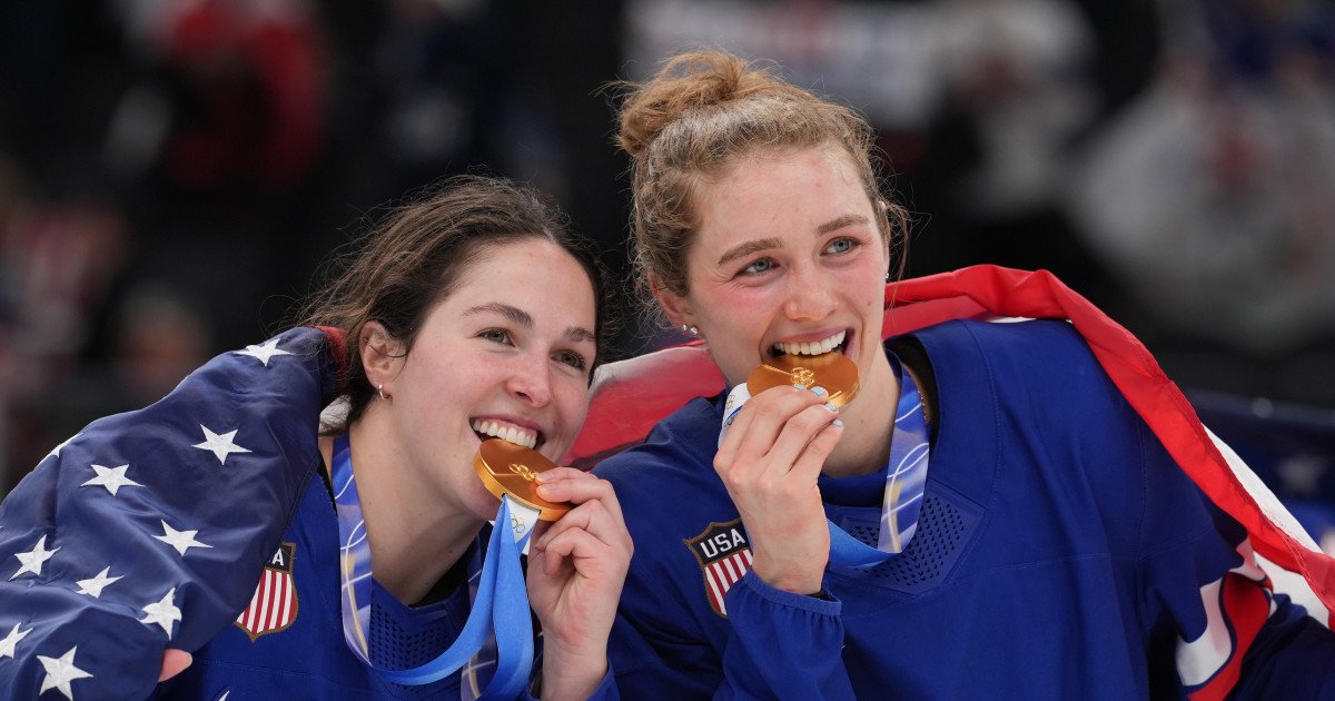 US Women's Hockey Star Calls Men's Team Apology 'Sad' Amid White House Fallout